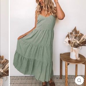 *NEVER WORN* Esther & Co Midi Dress. SIZE SMALL